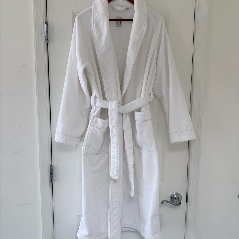 H by Frette Shawl Collar White Terrycloth Bathrobe with Piping - L